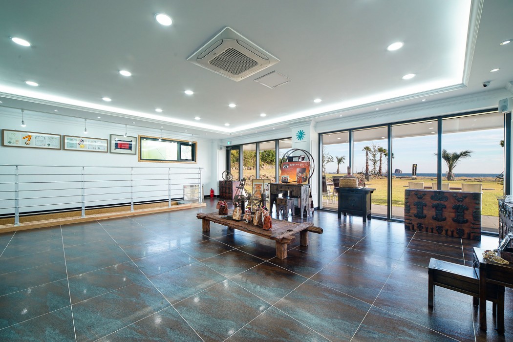 Sun And Moon Resort 62/100