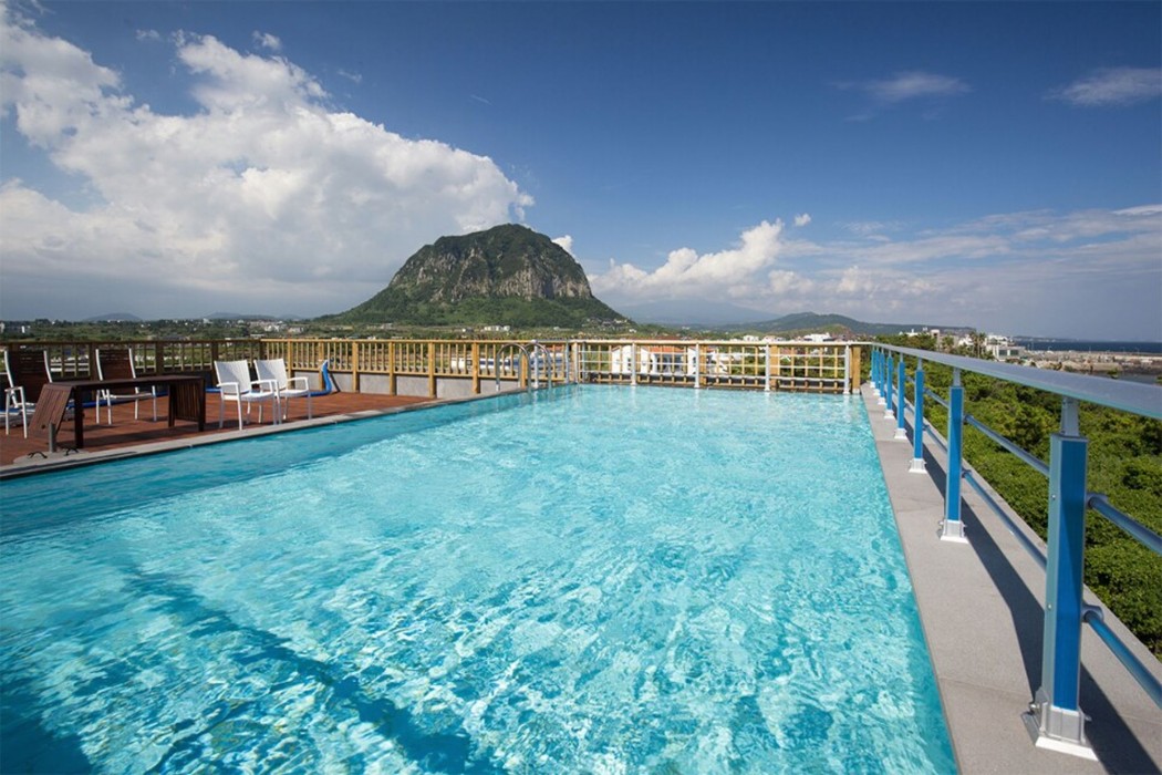 Sun And Moon Resort 31/100