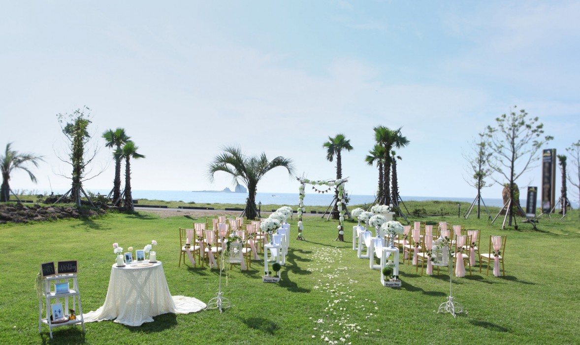 Sun And Moon Resort 48/100