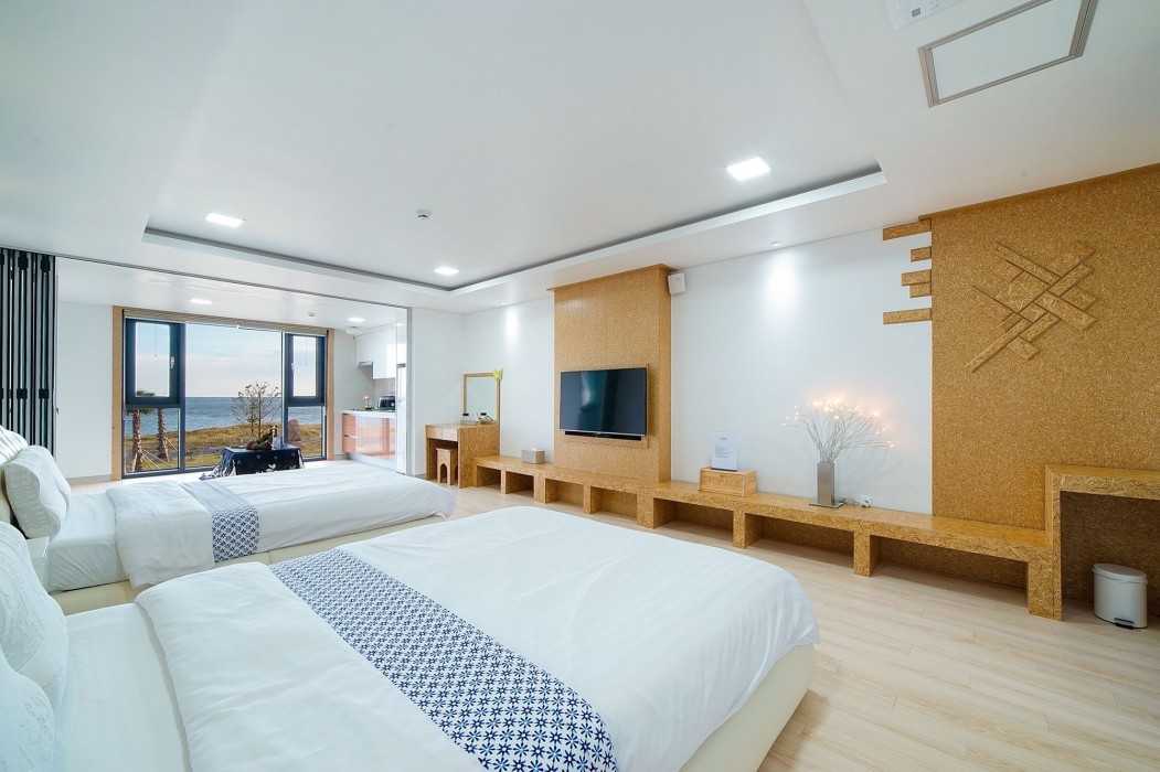 Sun And Moon Resort 24/100