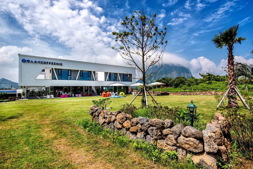 Sun And Moon Resort 39/100