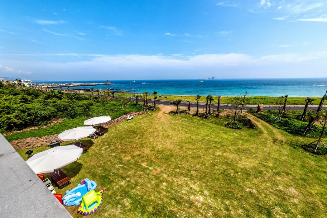 Sun And Moon Resort 58/100