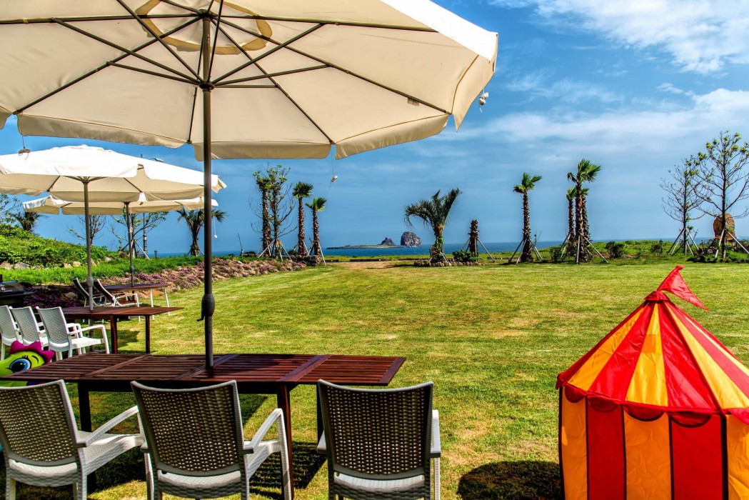 Sun And Moon Resort 33/100