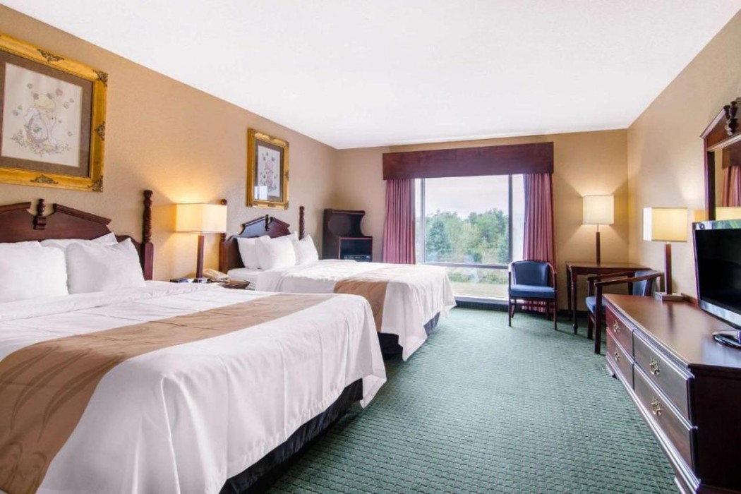 Quality Inn & Suites Carthage near Precious Moments Chapel 13/33