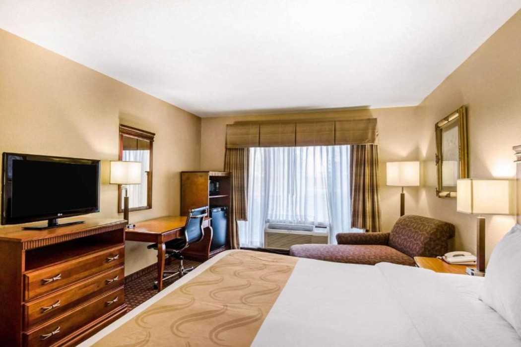Quality Inn & Suites Carthage near Precious Moments Chapel 14/33