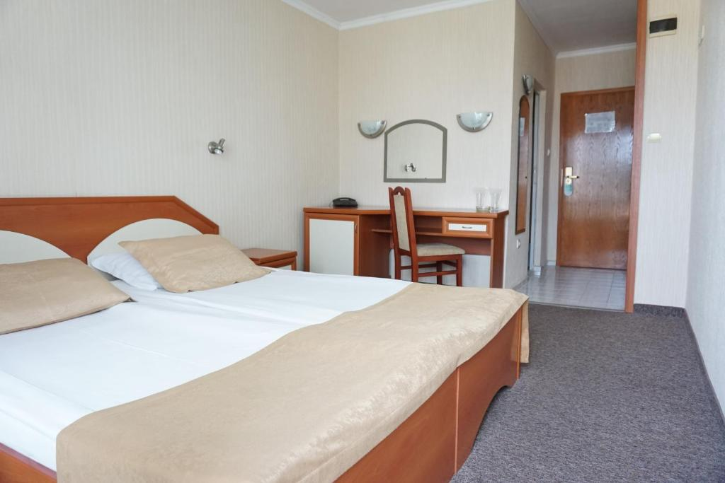 Zefir Hotel 13/28