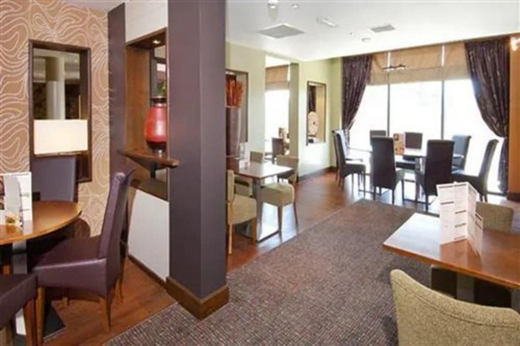Premier Inn London Gatwick Airport Manor Royal 24/48