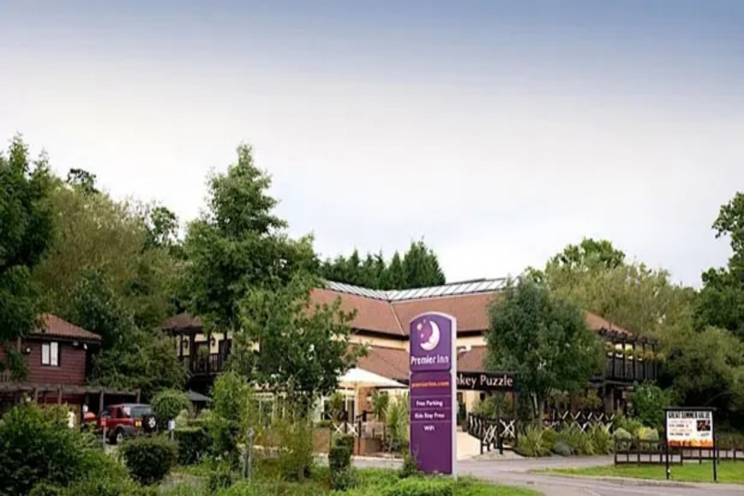 Premier Inn Chessington in LONDON