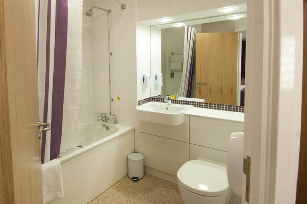 Premier Inn Luton (Airport) hotel 19/53