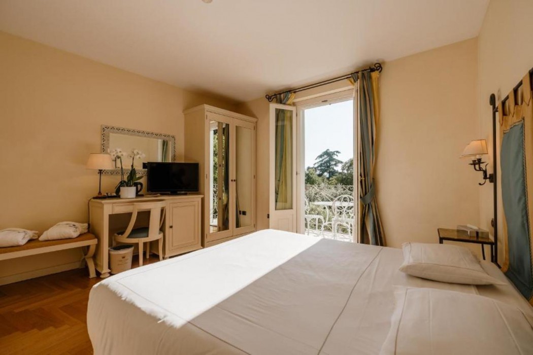 Room at Hotel Villa Sofia, GARDONE RIVIERA