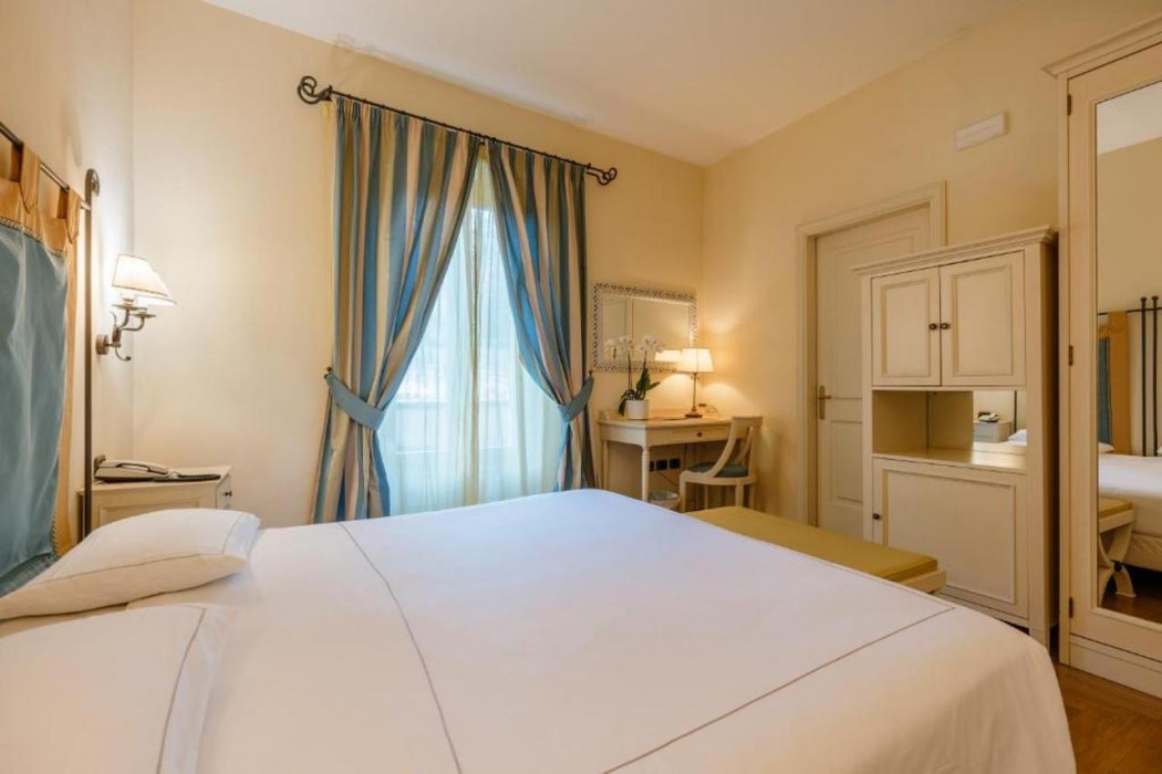 Room at Hotel Villa Sofia, GARDONE RIVIERA