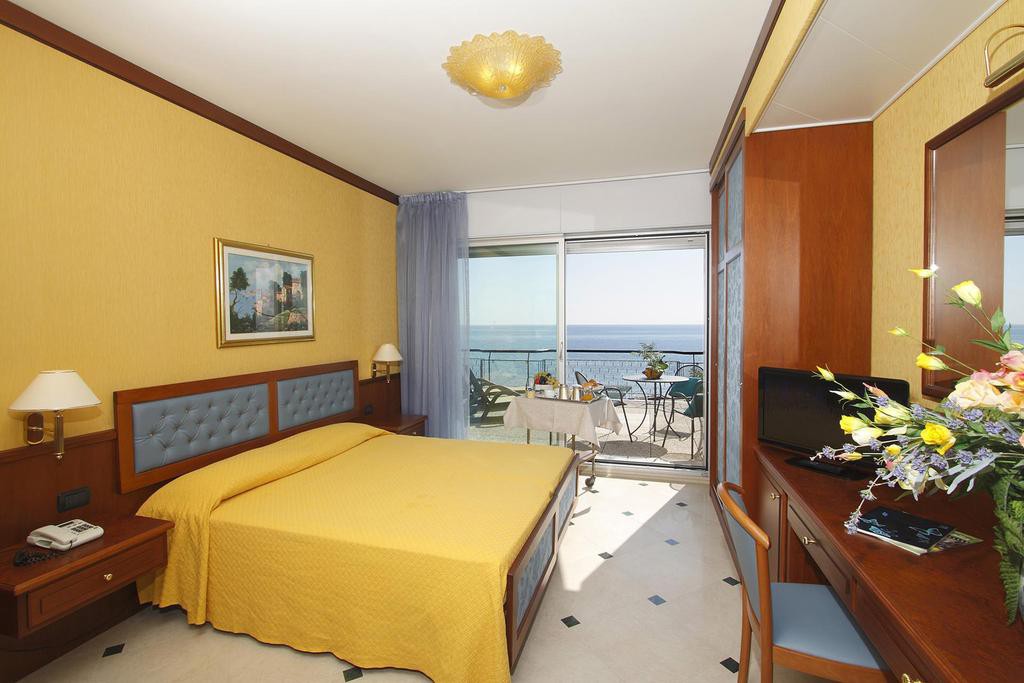 BELLEVUE ET MEDITERRANÉE 11/59