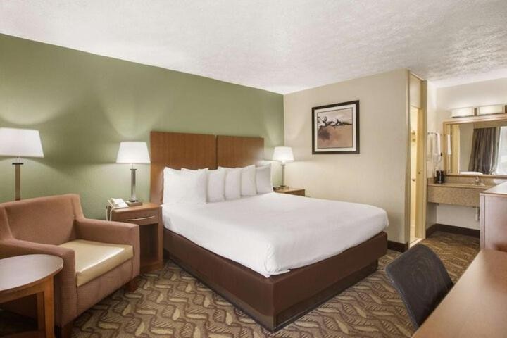 Clarion Pointe Morrow - Atlanta South 12/32