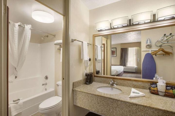 Clarion Pointe Morrow - Atlanta South 18/32