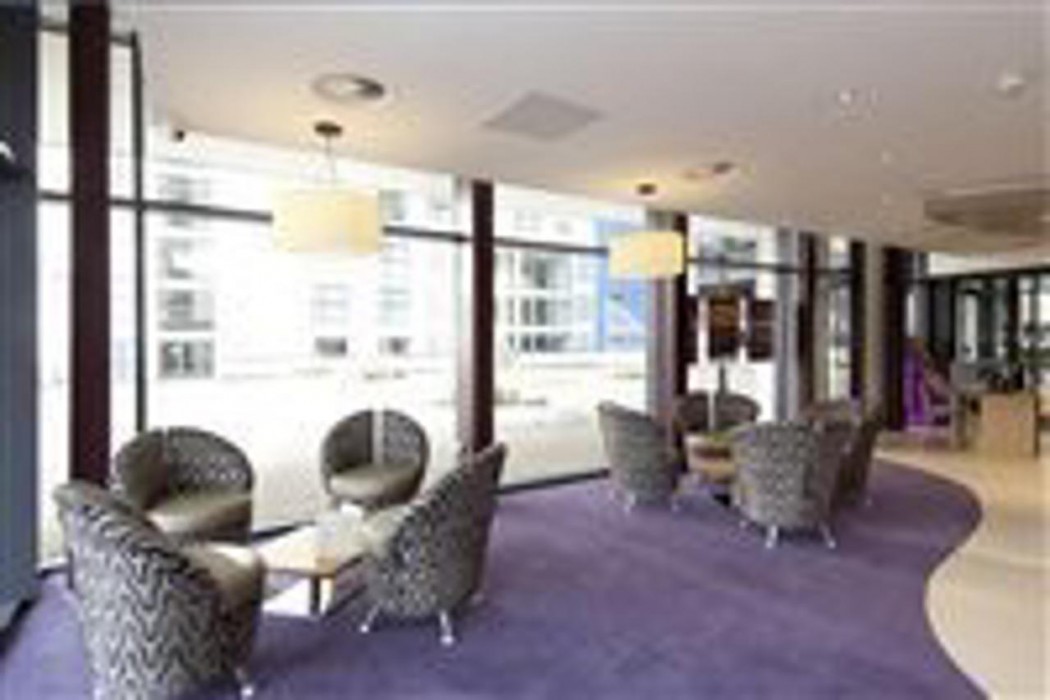 Premier Inn Cardiff City Centre Queen Street 9/60