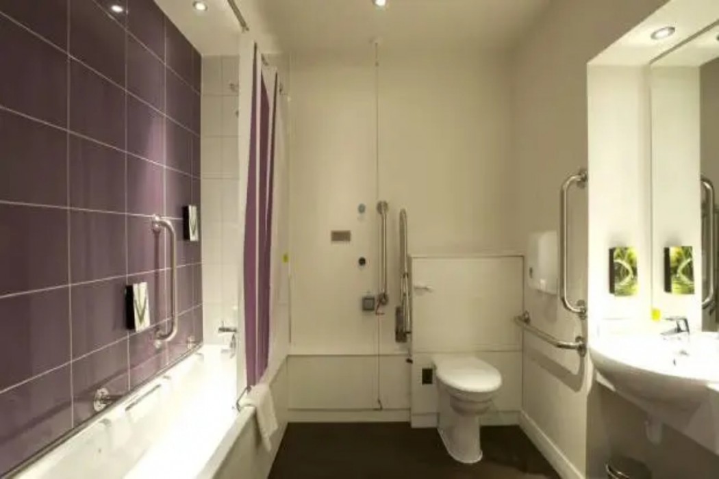 Premier Inn Ipswich North Hotel 6/36