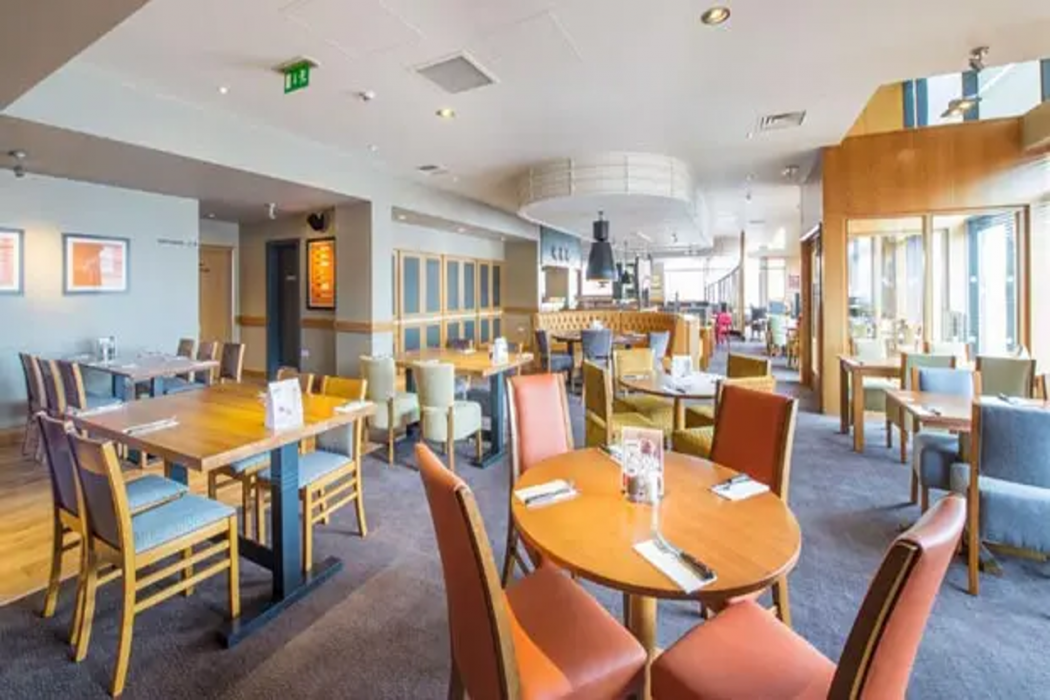Premier Inn Swansea Waterfront 16/37