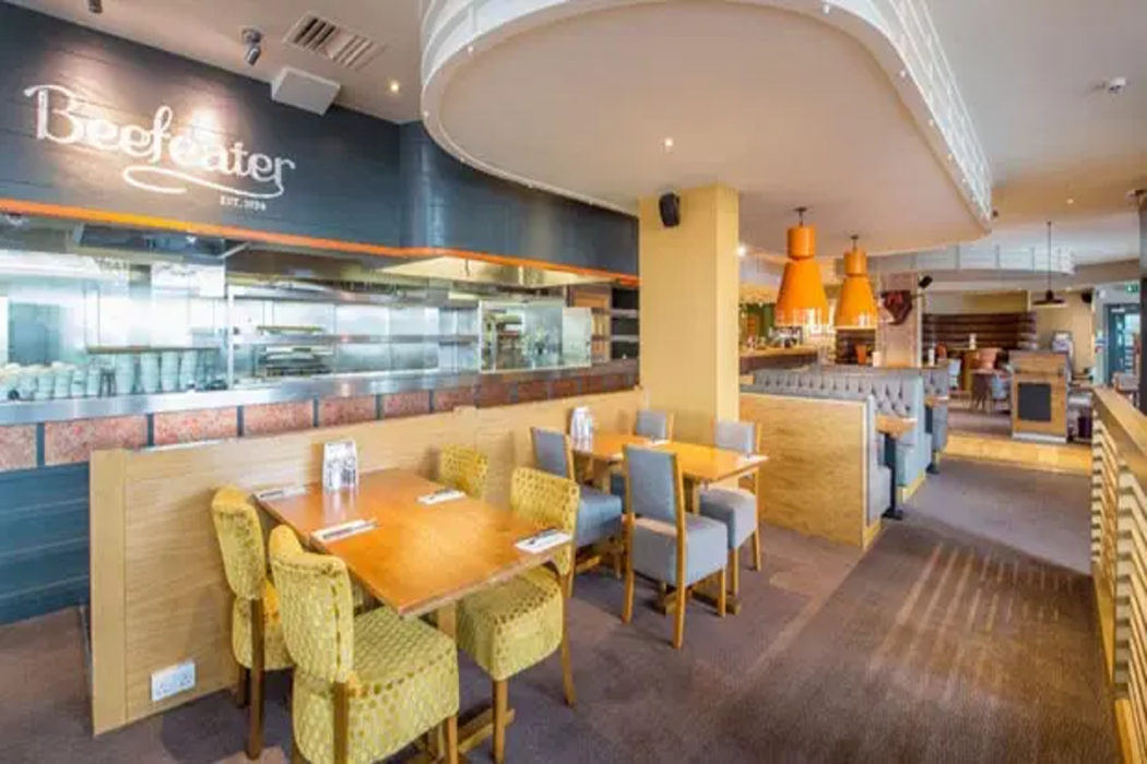 Premier Inn Swansea Waterfront 17/37