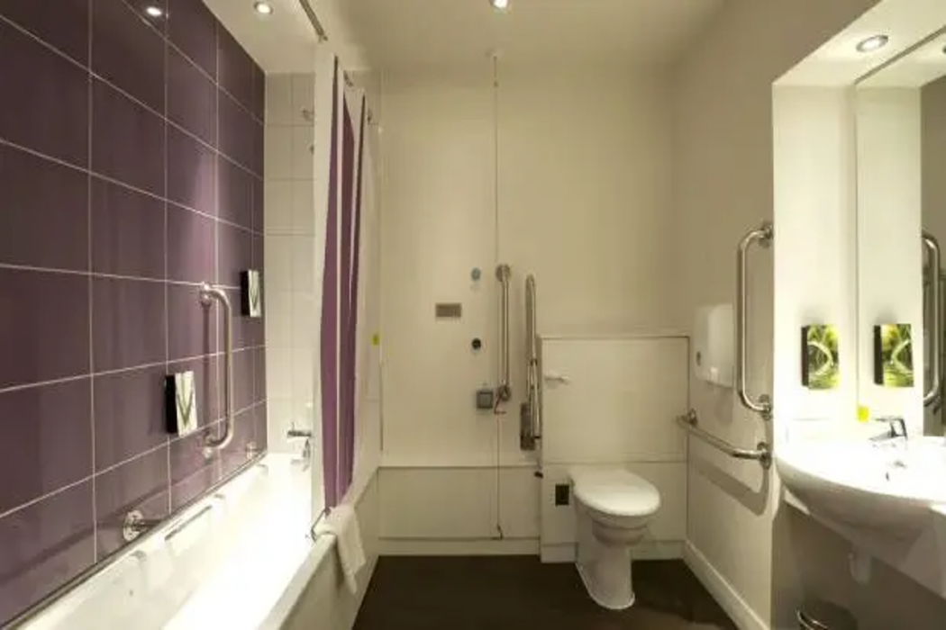 Premier Inn Camberley 8/32