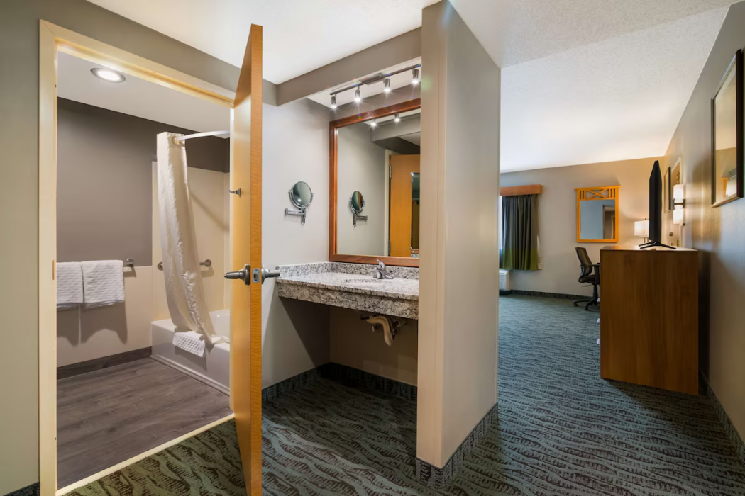 Best Western Plus Executive Court Inn & Conference Center 49/73