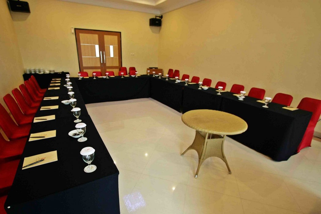 Grand Ussu Hotel And Convention 32/59
