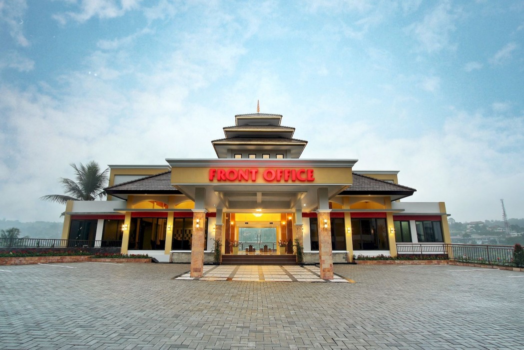 Grand Ussu Hotel And Convention 25/59