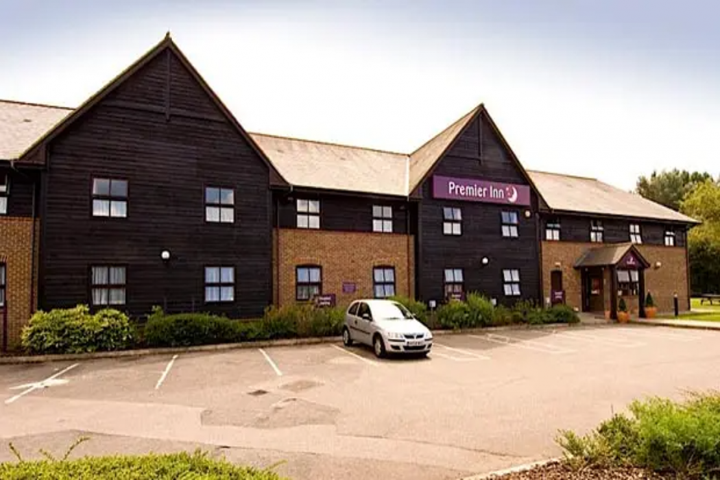 Premier Inn Farnborough West (Southwood)