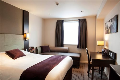Premier Inn Fleet 13/31