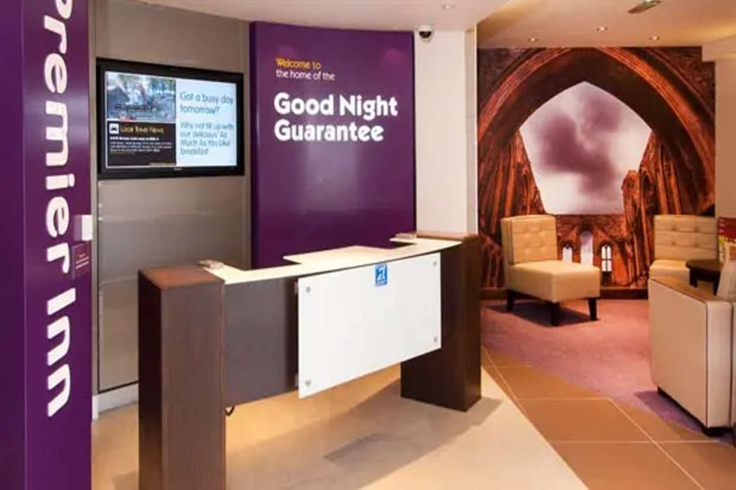 Premier Inn Glastonbury 7/54