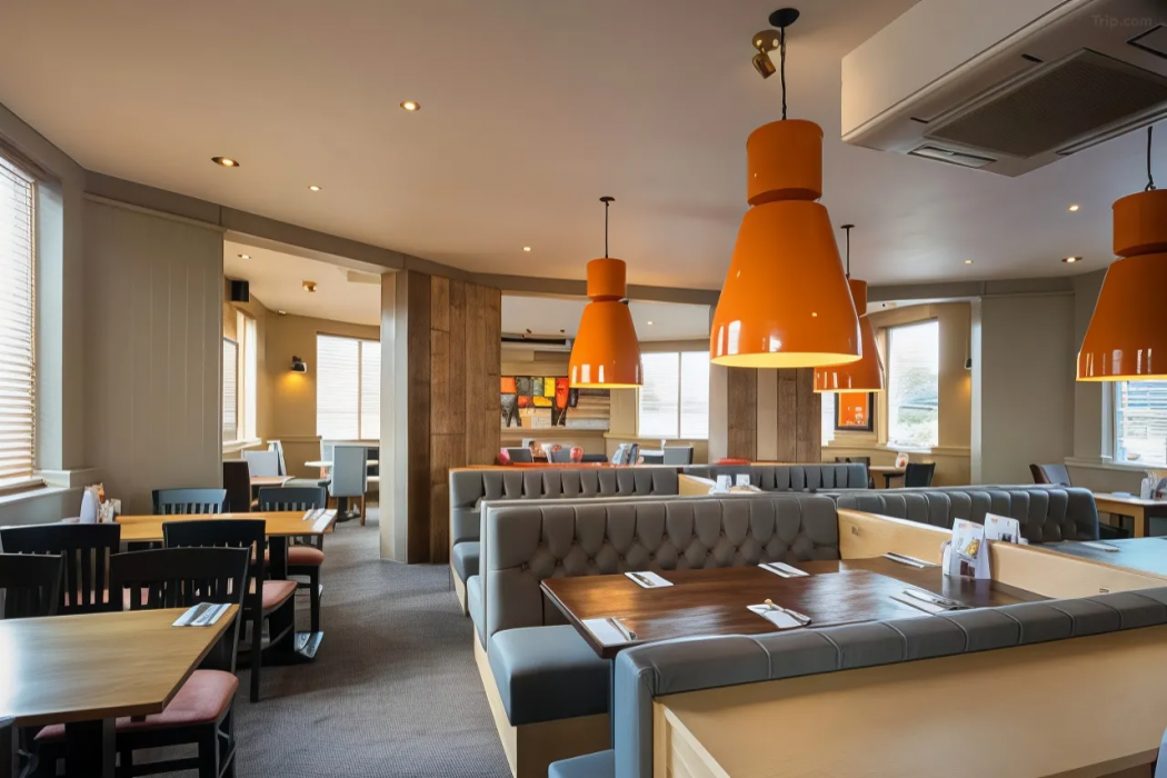 Premier Inn Gloucester (Longford) 12/28