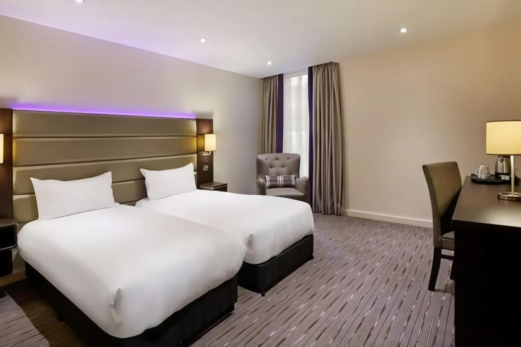 Premier Inn Oldham Central 8/48