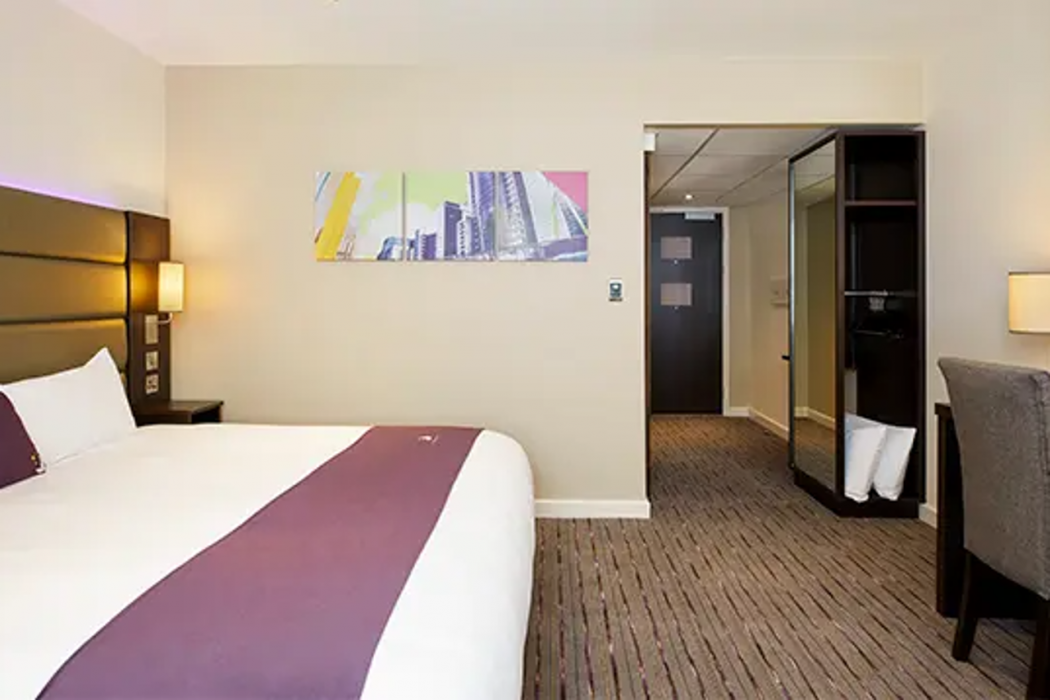 Premier Inn Watford Central Hotel 8/27