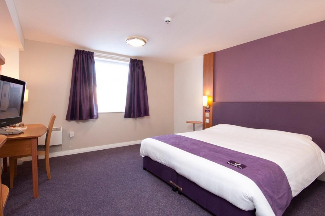 Premier Inn Poole Centre (Holes Bay) 10/32