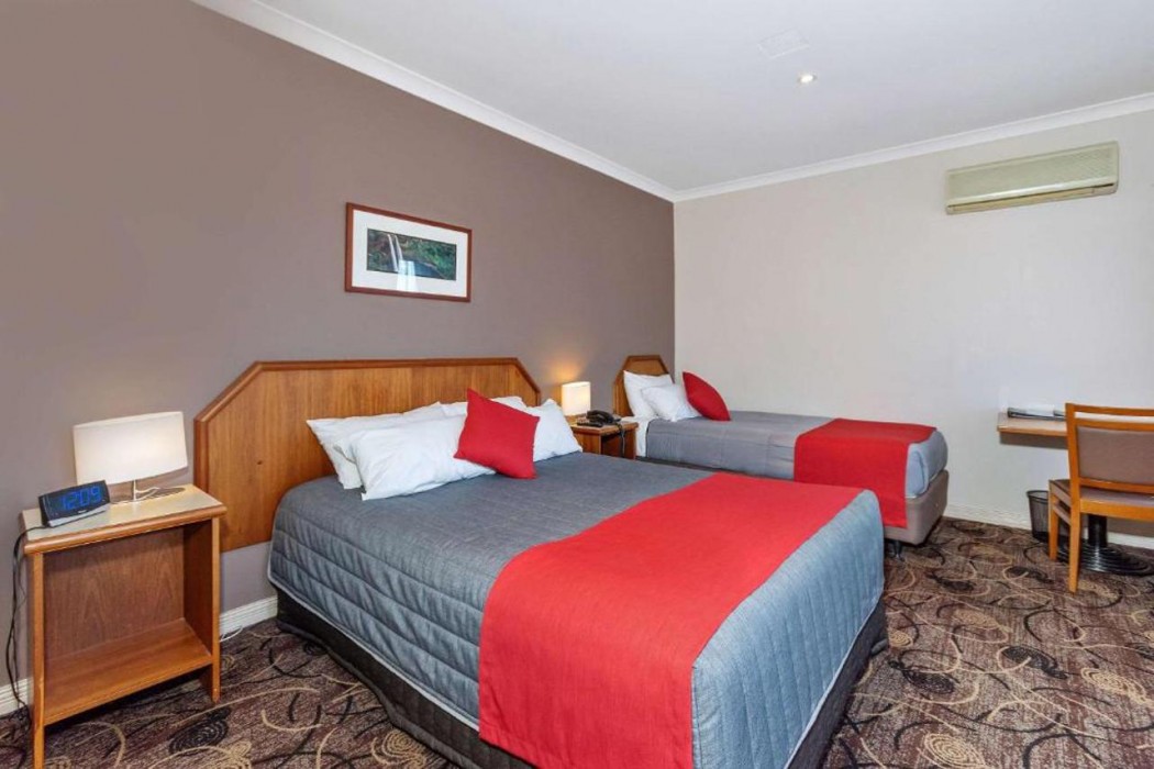 Quality Hotel Bayswater 2/21