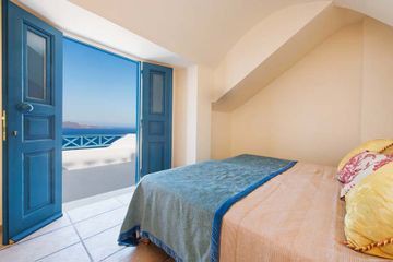 GREY GOOSE EMBLEMATIC SUITES FIRA 4/4