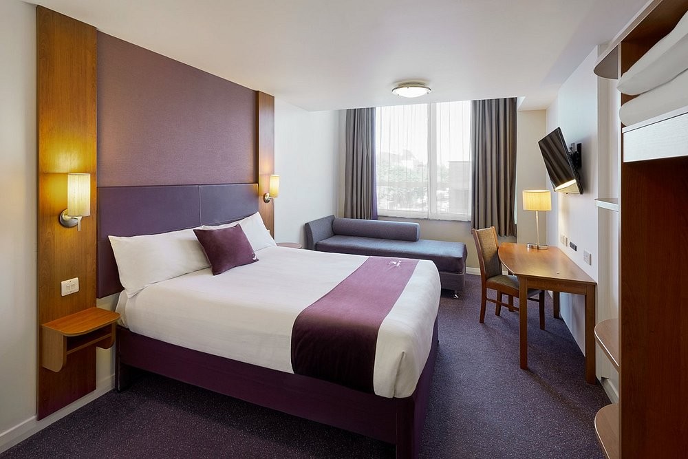 Premier Inn Manchester City Centre Piccadilly 12/51