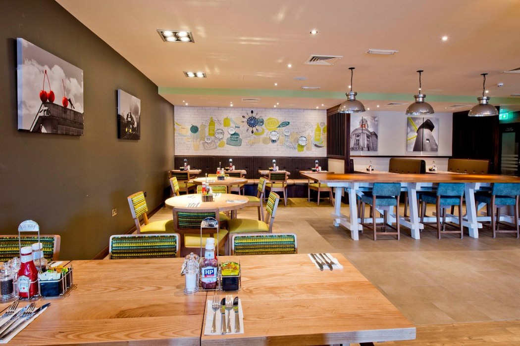 Premier Inn Manchester City Centre (Portland Street) 13/33