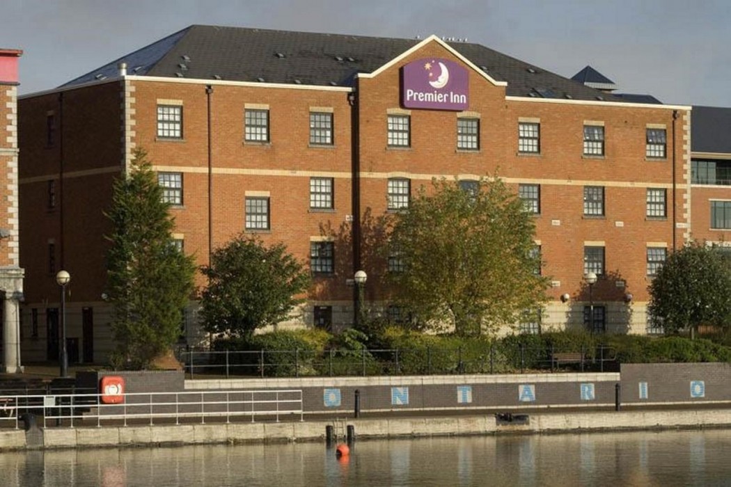 Premier Inn Manchester Salford Quays 7/47
