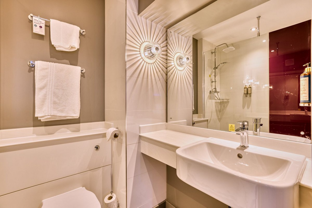 Premier Inn Bristol Cribbs Causeway 7/58