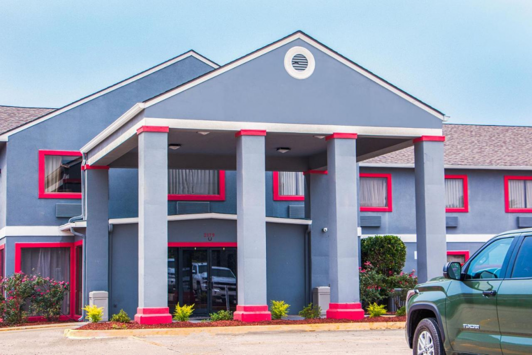 OYO Townhouse Donaldsonville - Gonzale 1/51