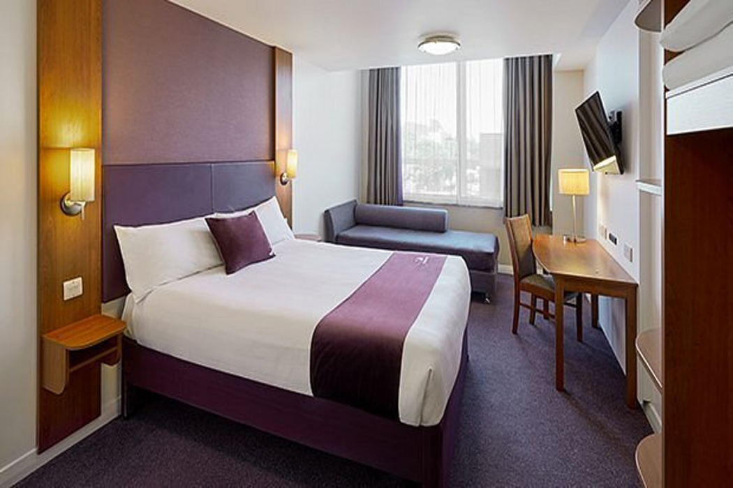 Premier Inn Basingstoke West (Churchill Way) hotel 7/37