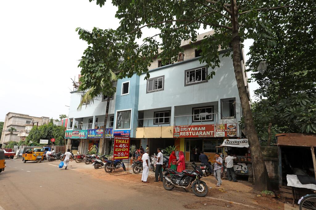 OYO 16821 Hotel Senapati Palace