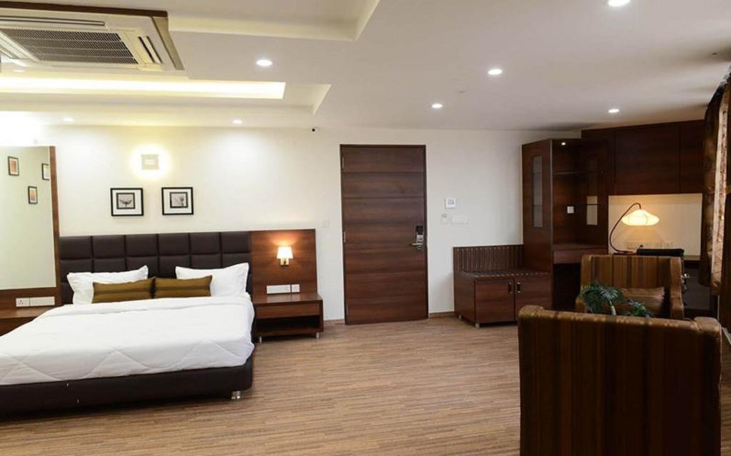 HOTEL PAGE ONE 5/24