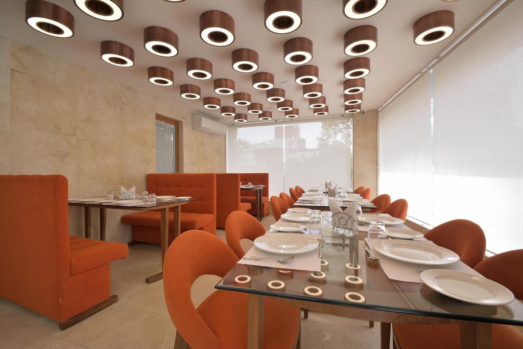 URBANE THE HOTEL 16/18