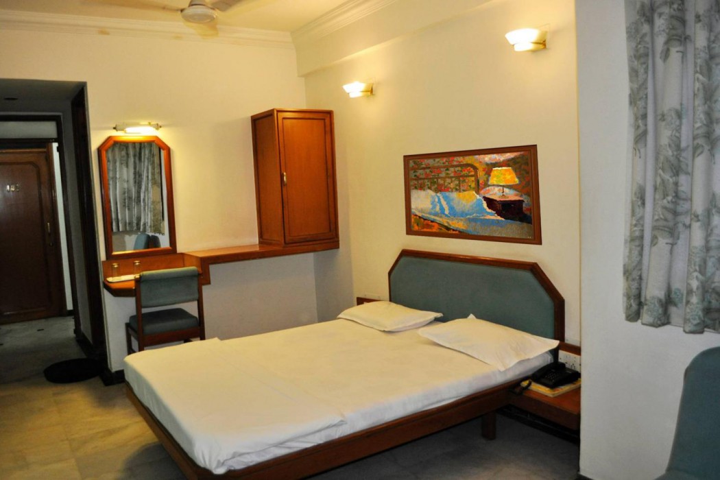 HOTEL GRG 12/27