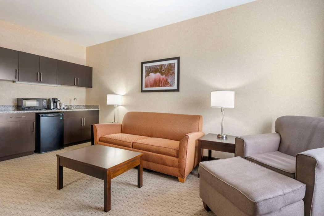 Best Western Plus Howe Inn 9/36