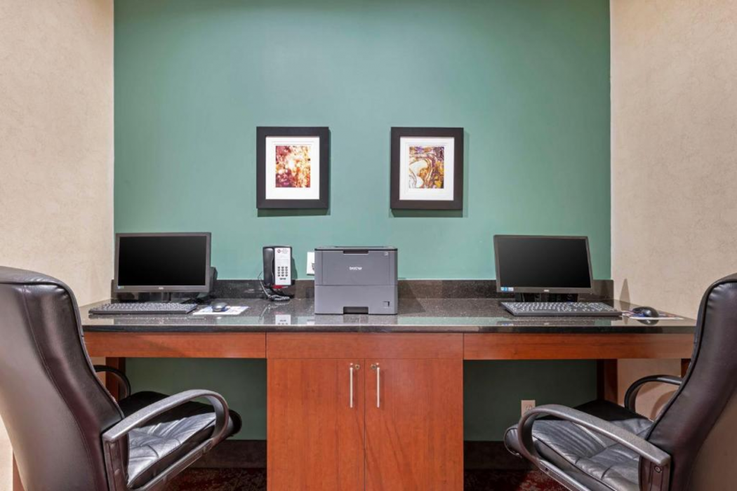 Best Western Plus Howe Inn 19/36