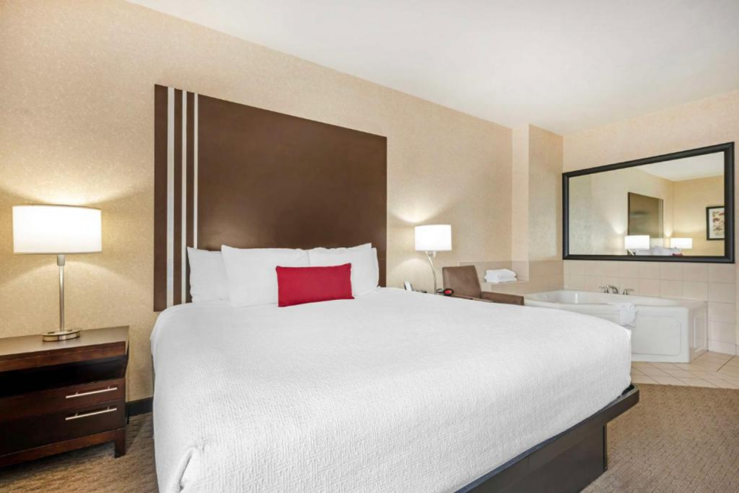 Best Western Plus Howe Inn 12/36