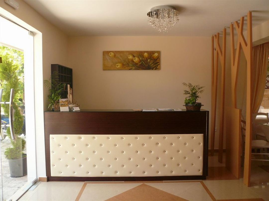 Avra Hotel 11/71