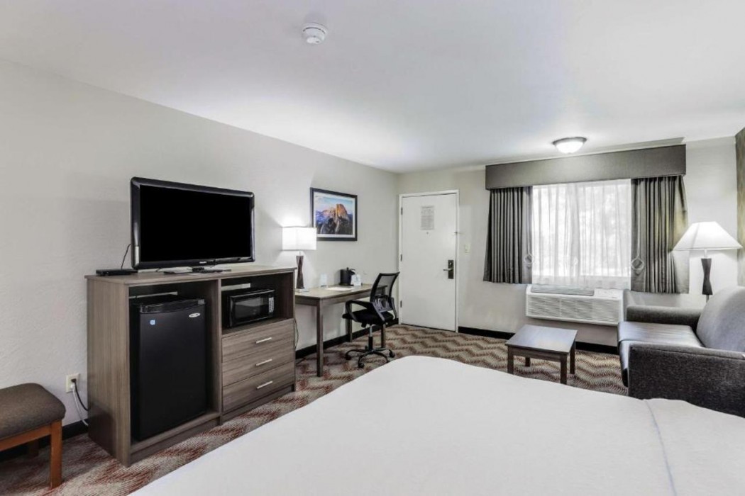 Best Western Plus Sonora Oaks Hotel & Conference Center 8/24